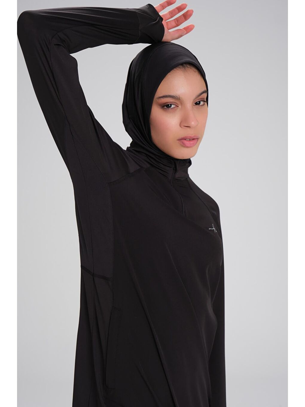 Active H-Per Cepli Uzun Kollu Fermuarlı Yaka Siyah Tesettür Antrenman Tişörtü Act-7-7