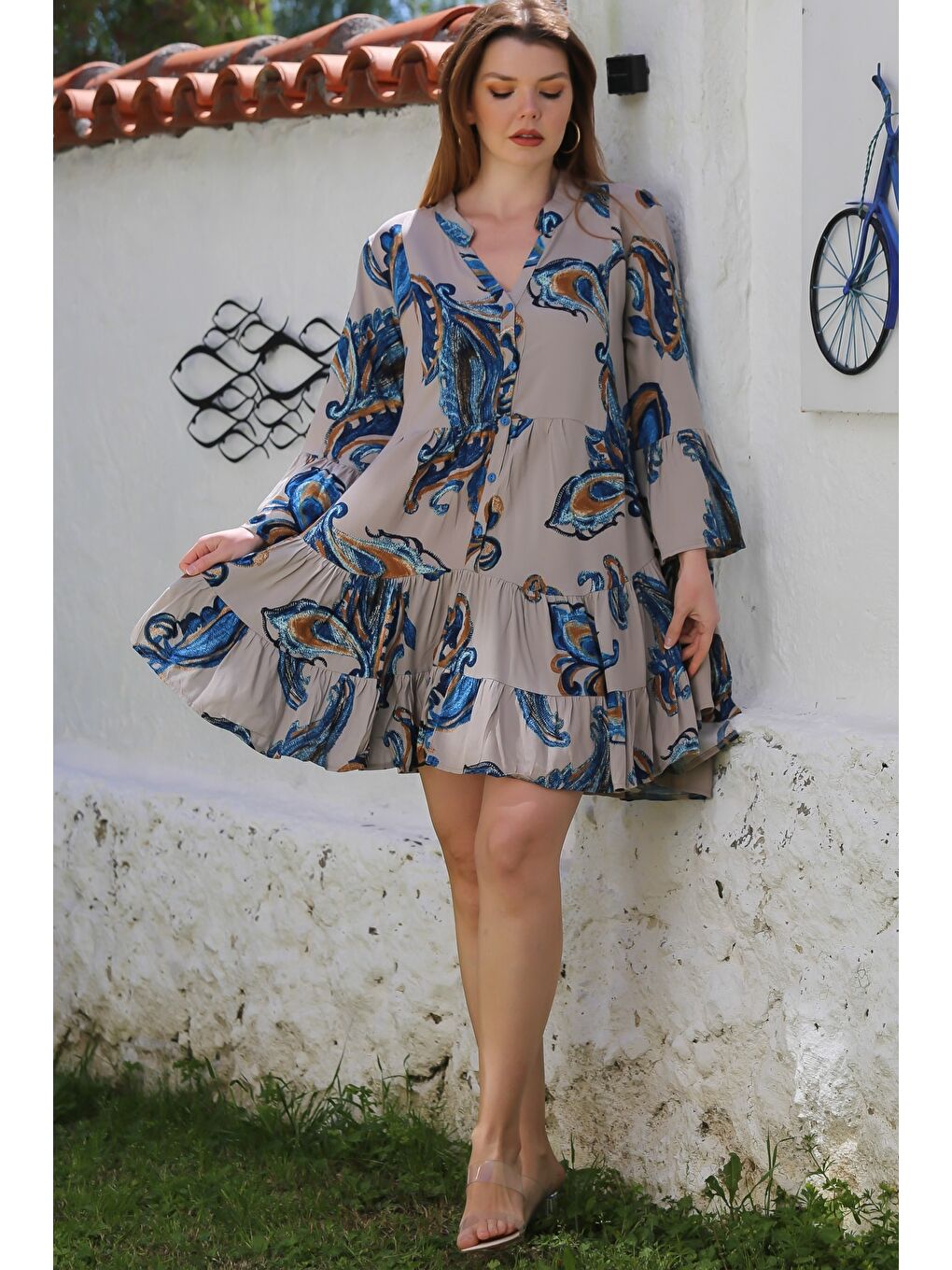 Bej-Mavi V Yaka Fırfırlı Kol Şal Desenli Düğmeli Eteği Fırfırlı Casual Viskon Dokuma Elbise 95 60-1