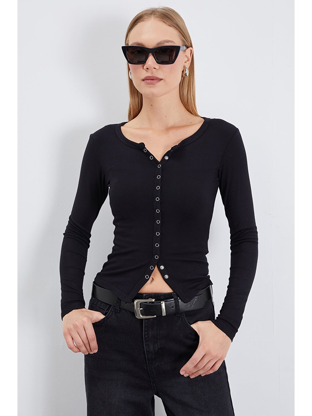 Siyah Önü Çıtçıtlı Ribanalı Slim Fit Bluz