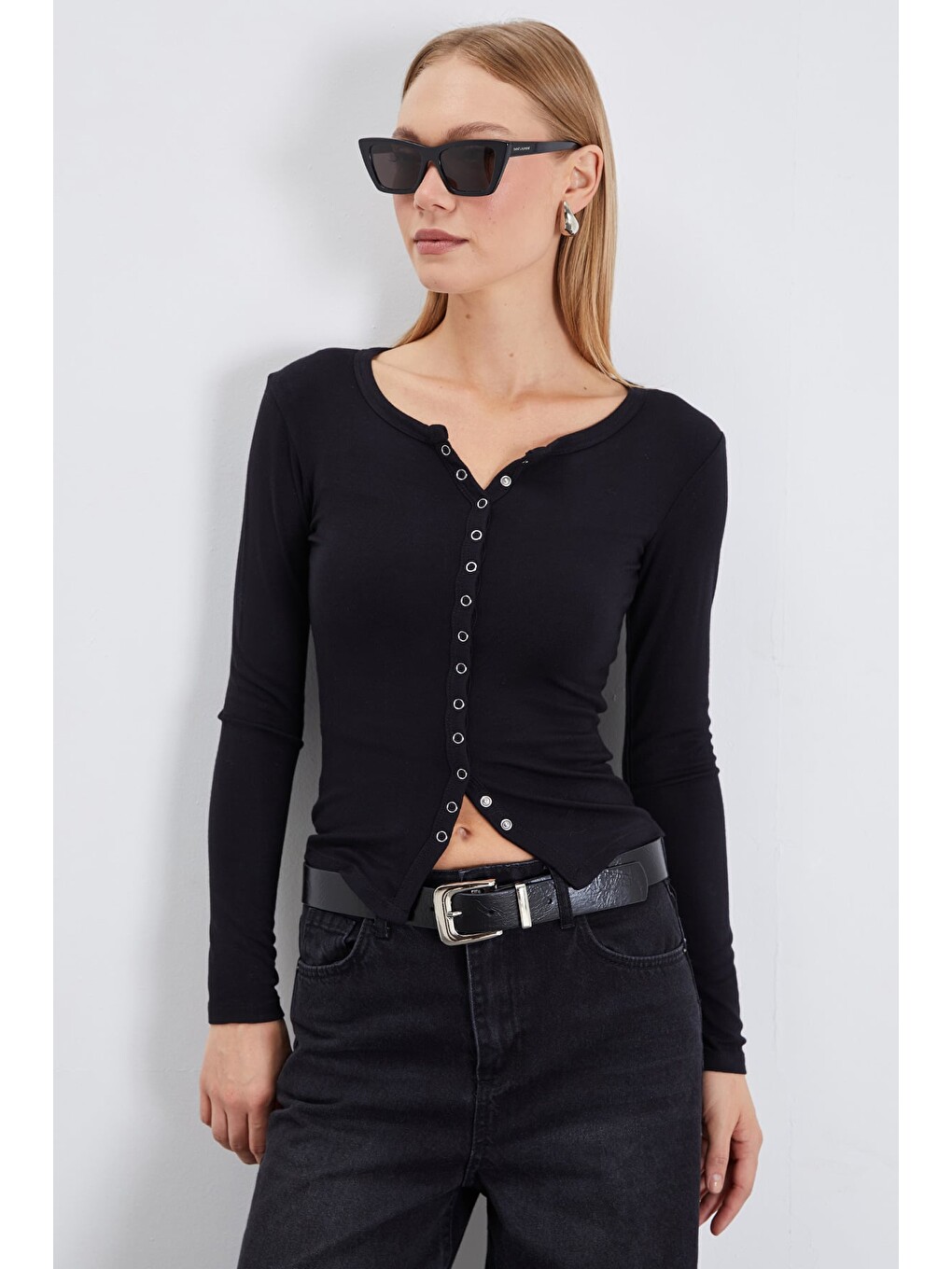 Siyah Önü Çıtçıtlı Ribanalı Slim Fit Bluz-1