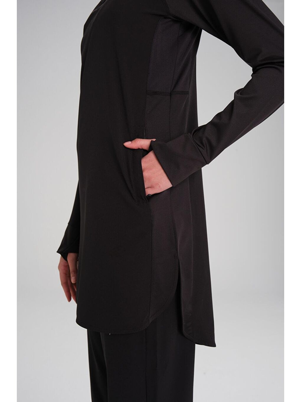 Active H-Per Cepli Uzun Kollu Fermuarlı Yaka Siyah Tesettür Antrenman Tişörtü Act-7-11