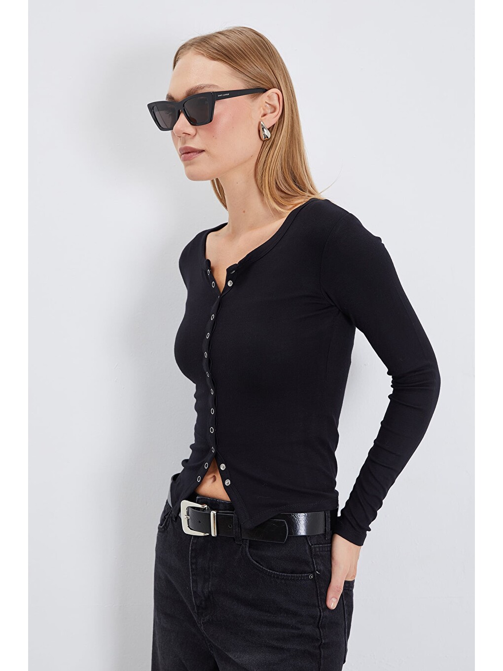 Siyah Önü Çıtçıtlı Ribanalı Slim Fit Bluz-2