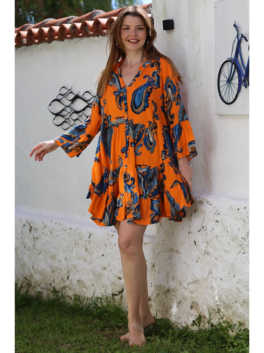 Turuncu V Yaka Fırfırlı Kol Şal Desenli Düğmeli Eteği Fırfırlı Casual Viskon Dokuma Elbise 95 60