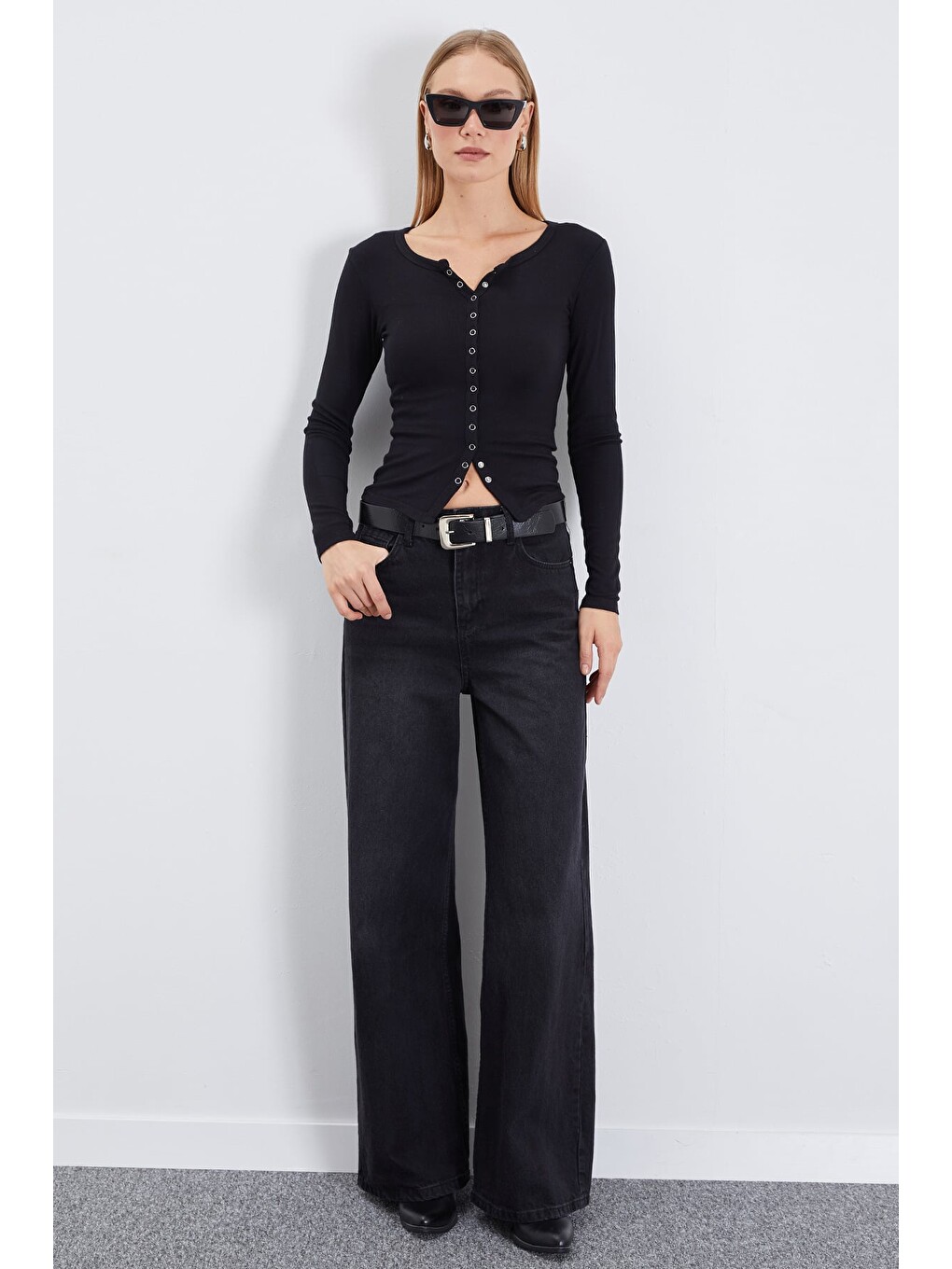Siyah Önü Çıtçıtlı Ribanalı Slim Fit Bluz-3