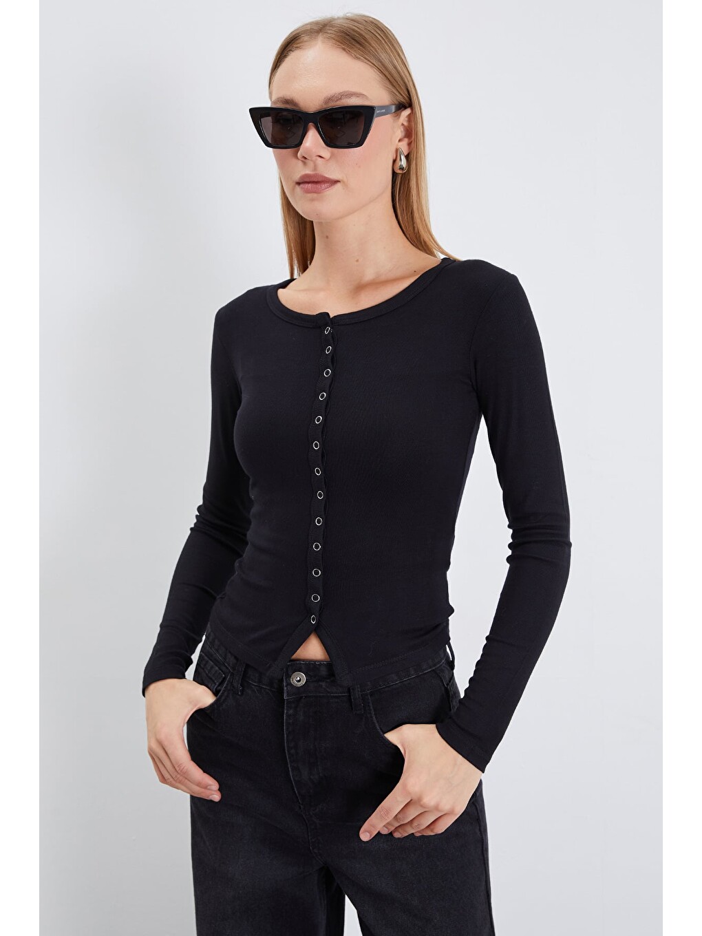 Siyah Önü Çıtçıtlı Ribanalı Slim Fit Bluz-4