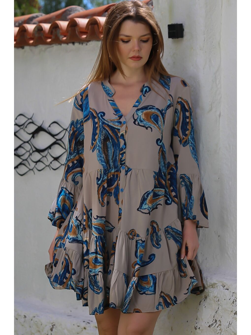 Bej-Mavi V Yaka Fırfırlı Kol Şal Desenli Düğmeli Eteği Fırfırlı Casual Viskon Dokuma Elbise 95 60-5