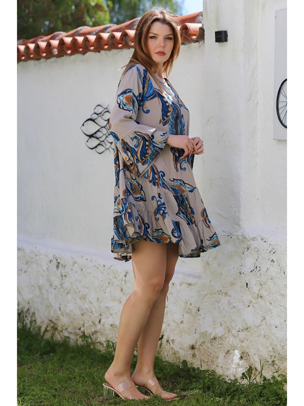 Bej-Mavi V Yaka Fırfırlı Kol Şal Desenli Düğmeli Eteği Fırfırlı Casual Viskon Dokuma Elbise 95 60-6