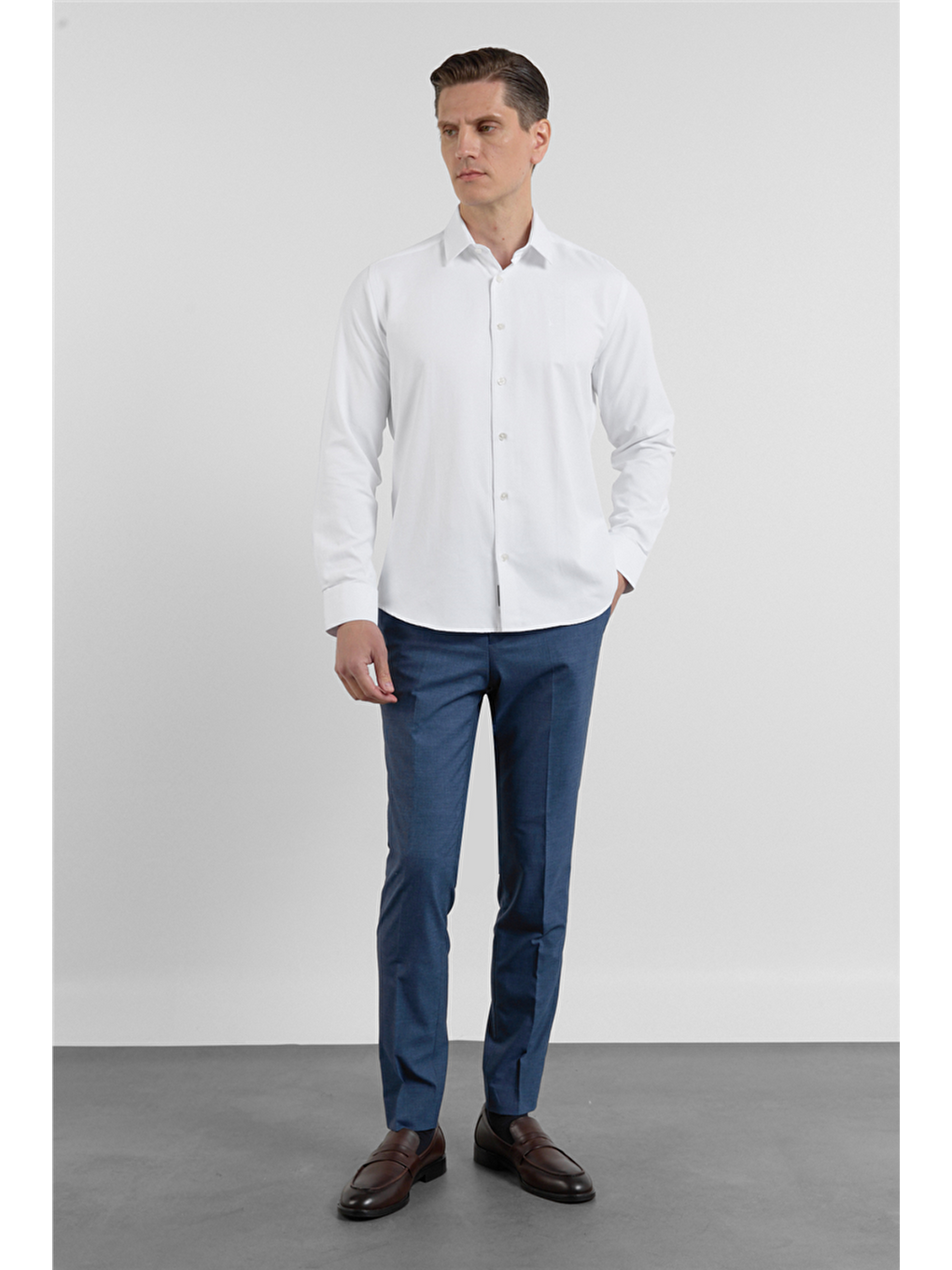 Beyaz Sert Yaka Uzun Kol Cepsiz Slim Fit Pamuklu Gömlek 1004255284-1