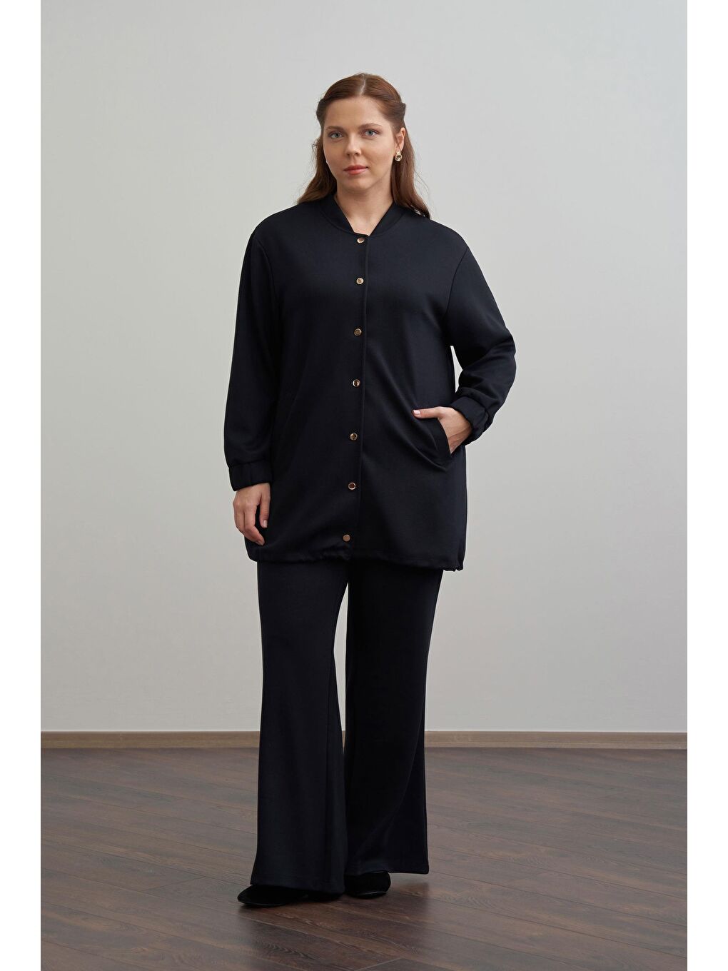 Siyah-Yumuşak Dokulu Kolej Yakalı Eşofman Takımı