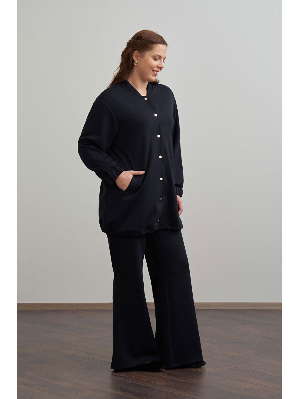 Siyah-Yumuşak Dokulu Kolej Yakalı Eşofman Takımı-1