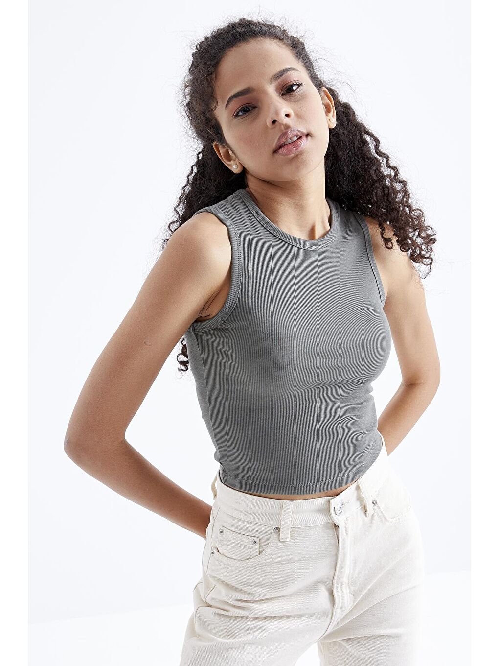 TOMMYLIFE Yeşil Basic Kolsuz O Yaka Kadın Crop Top Atlet - 97204 - 4