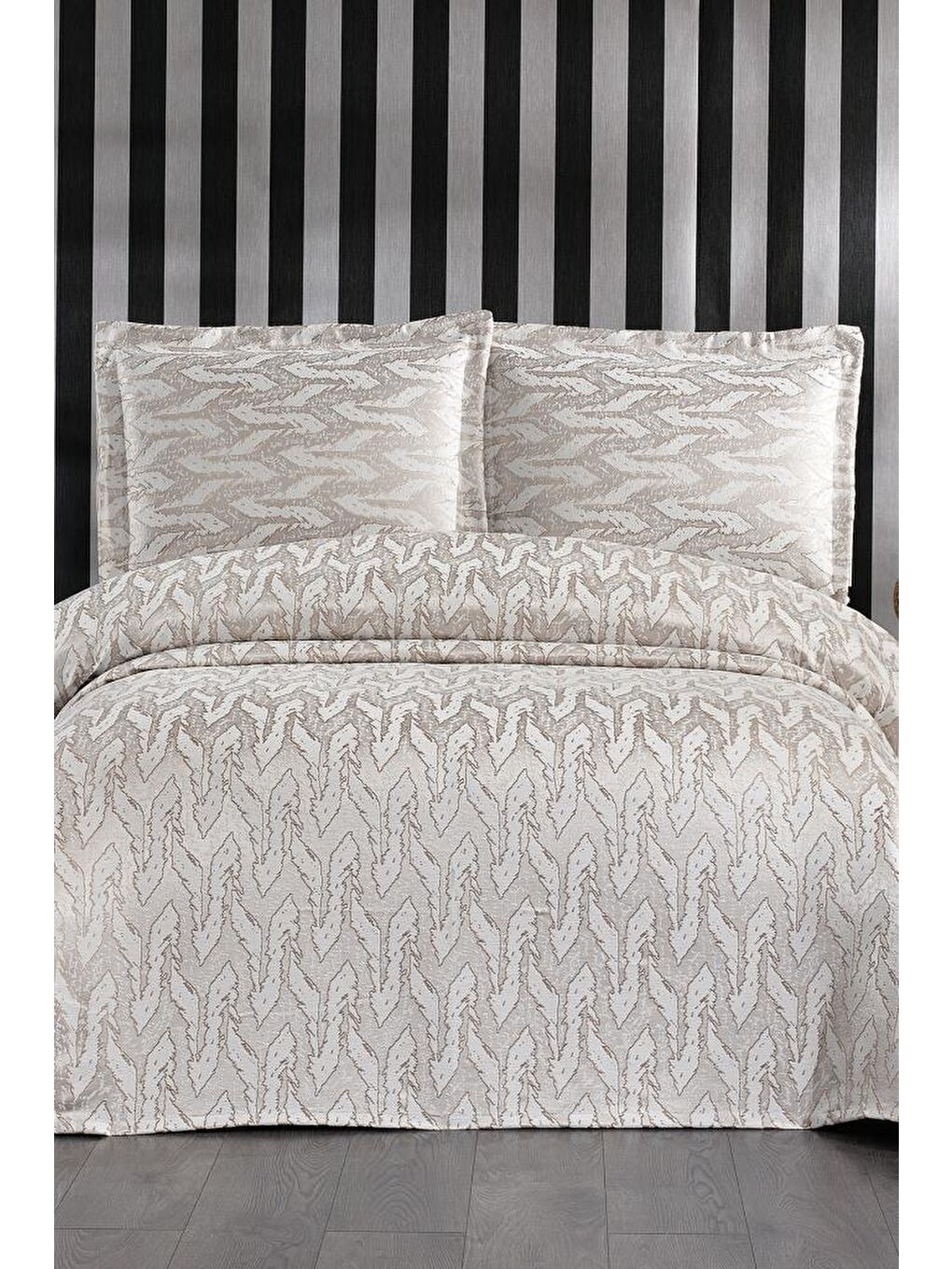 Kahverengi Darla Jakarlı Çift Kişilik Pike Takımı Cappucino