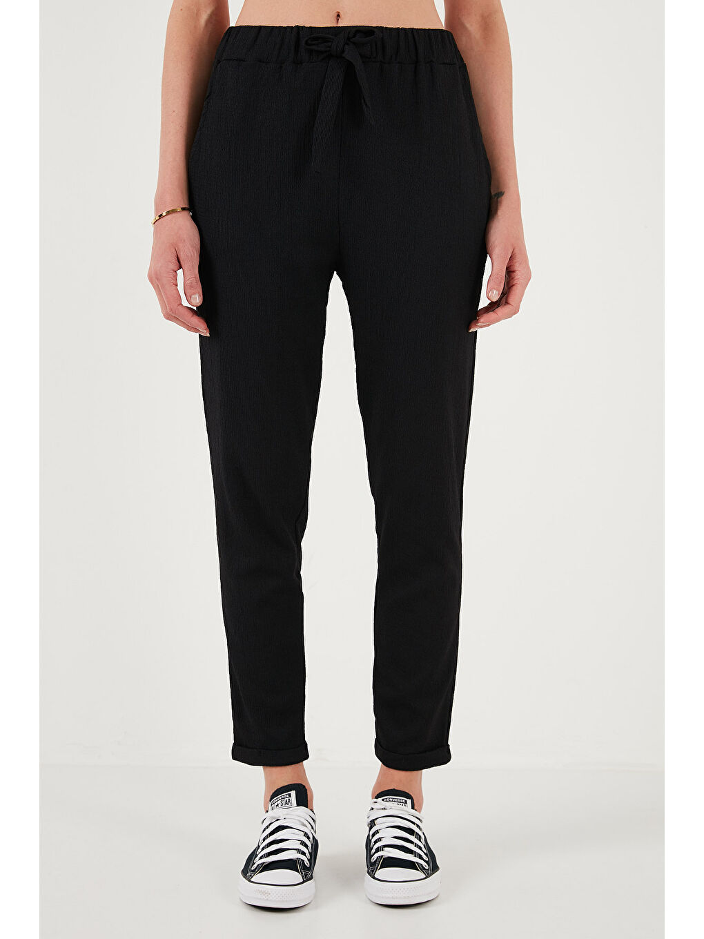 Siyah Belden Bağlamalı Cepli Kısa Paça Dar Kesim Pantolon 5869017-2