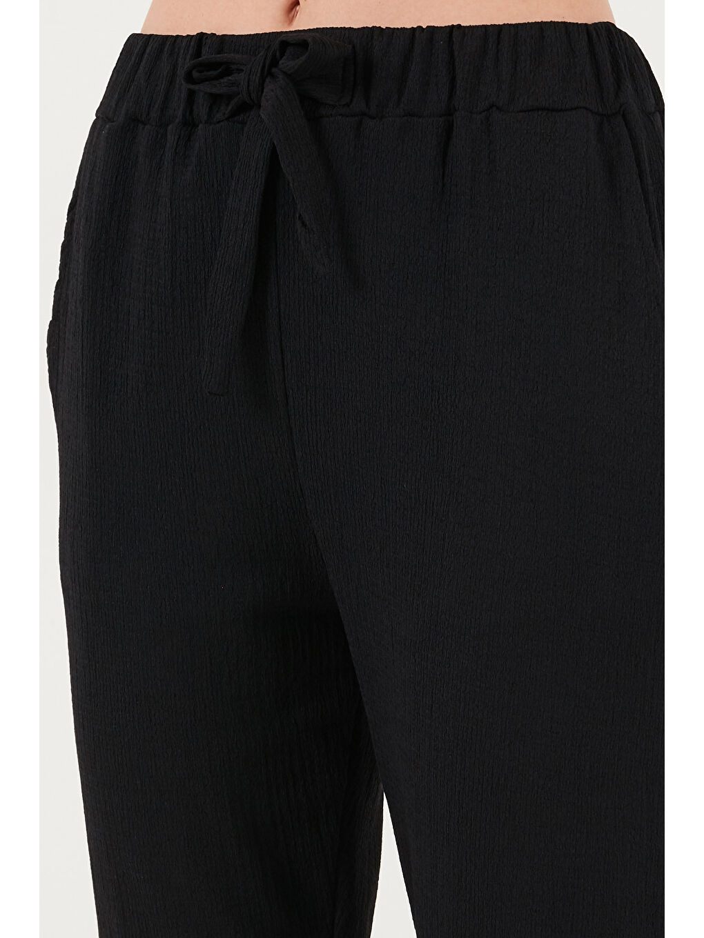 Siyah Belden Bağlamalı Cepli Kısa Paça Dar Kesim Pantolon 5869017-4