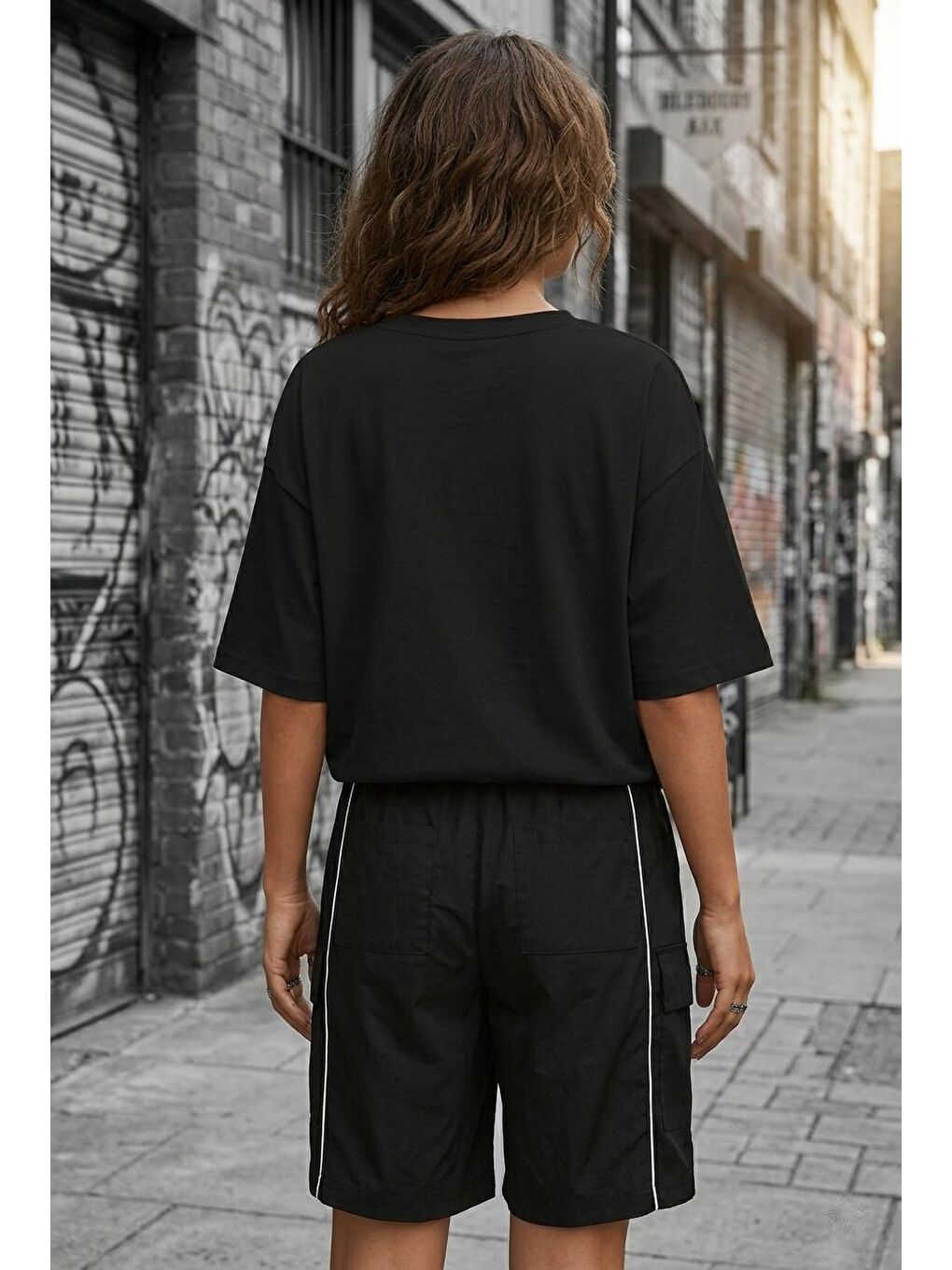 Siyah Zey Oversize V Yaka Basic Kadın Tişört - Düşük Omuzlu Salaş Kesim-2