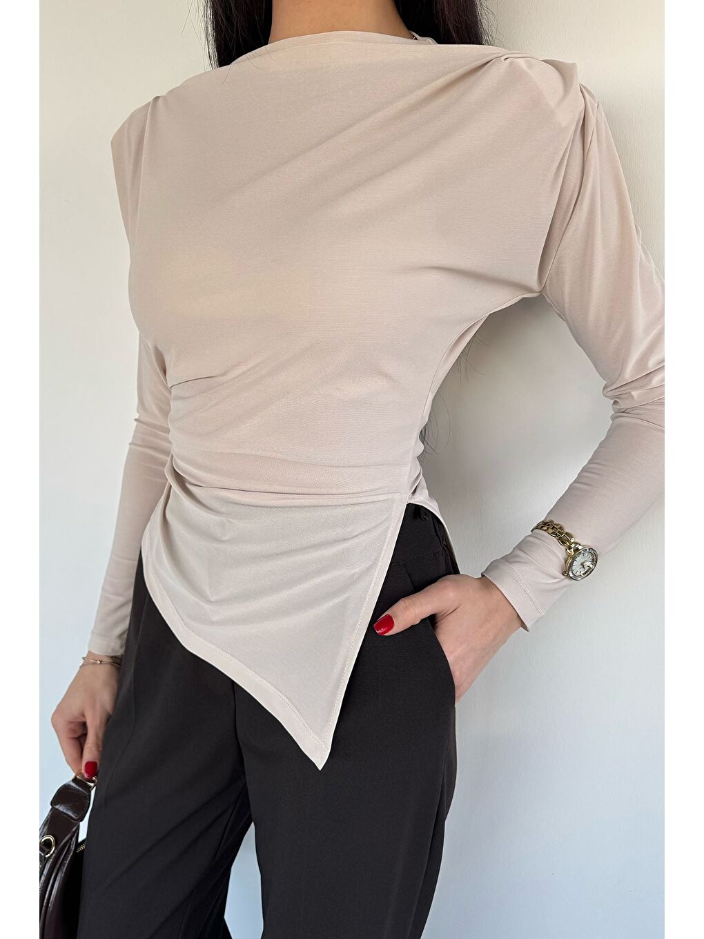 Bej Kadın Bel Ve Omuz Büzgülü Vatkalı Bluz-1