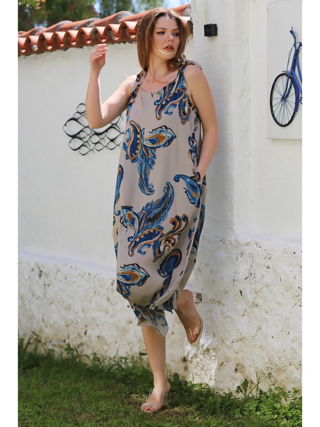 Bej-Mavi Yakasız Askılı Şal Desenli Gizli Cepli Casual Viskon Dokuma Elbise 125 58-1