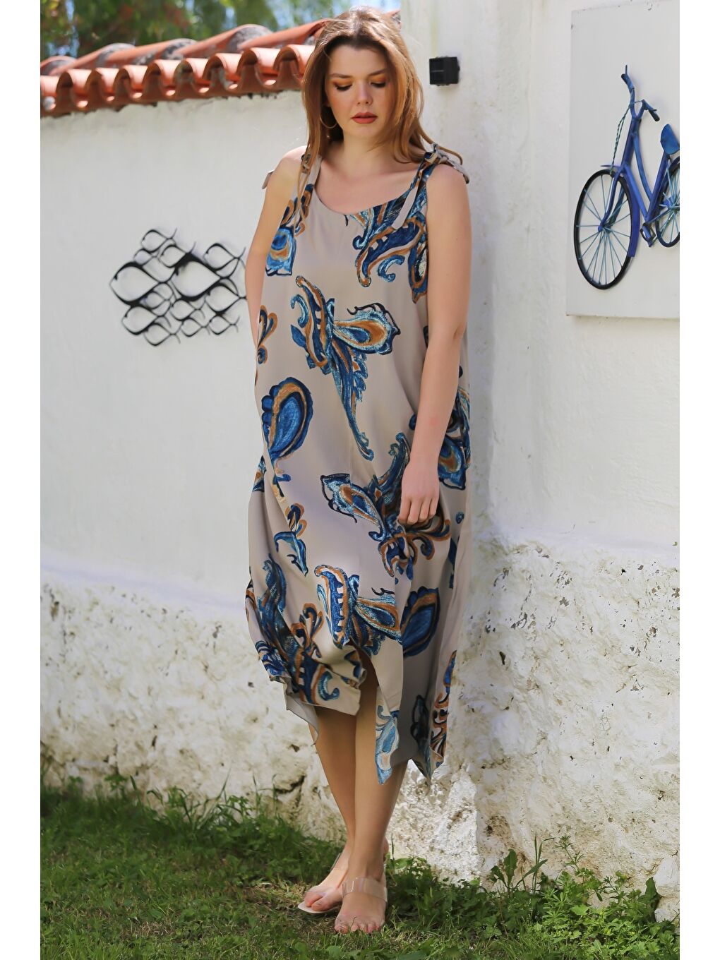 Bej-Mavi Yakasız Askılı Şal Desenli Gizli Cepli Casual Viskon Dokuma Elbise 125 58-2