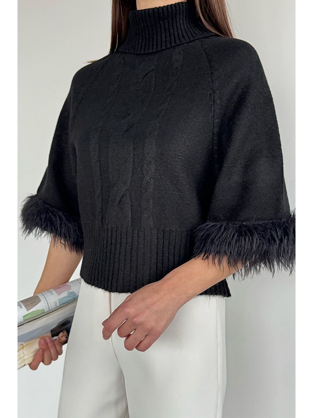 Siyah Kadın Balıkçı Yaka Kol Pelüş Detaylı Triko Bluz-2