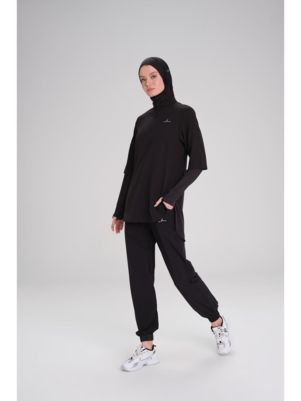 Active Uzun Kollu Yakası Fermuarlı Siyah Tesettür Antrenman Tişörtü Act-9-8