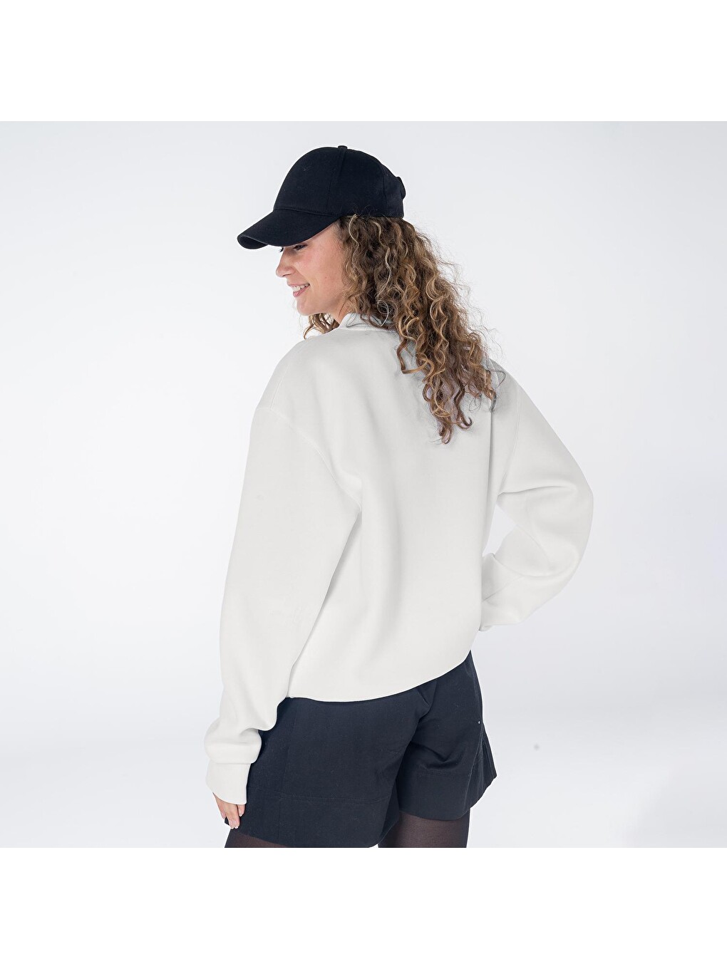Monica Kadın Kırık Beyaz Oversize Bisiklet Yaka Sweatshirt-1