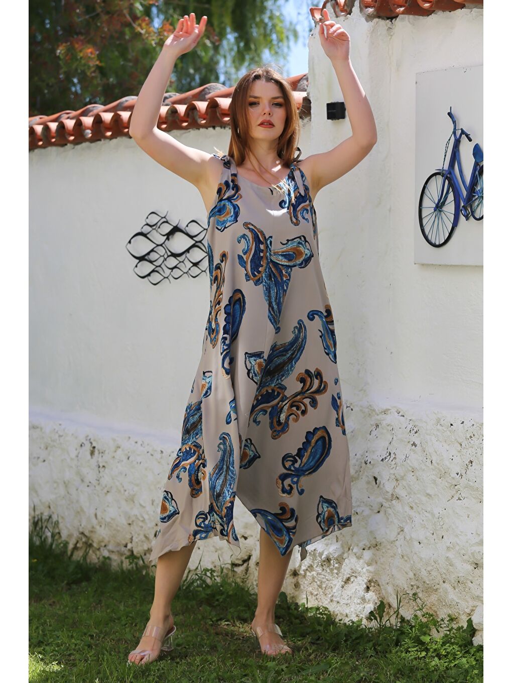 Bej-Mavi Yakasız Askılı Şal Desenli Gizli Cepli Casual Viskon Dokuma Elbise 125 58-6