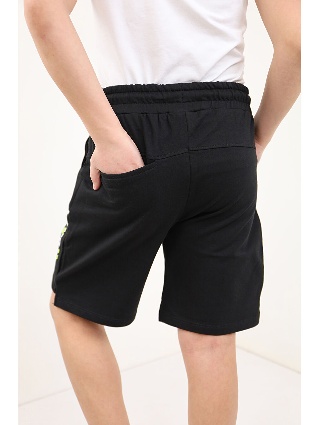 Siyah Erkek Çocuk Baskılı Şort-1