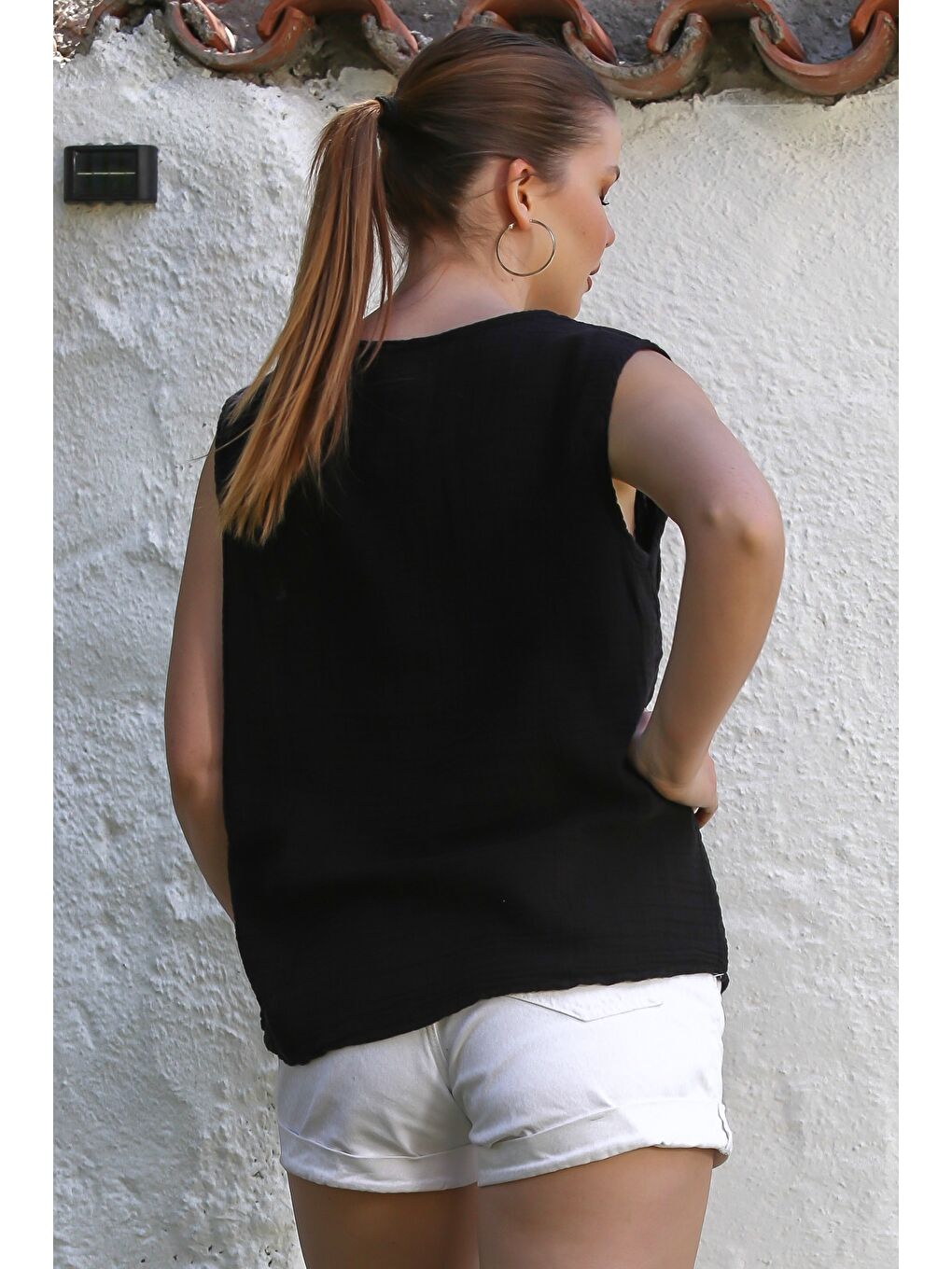 Siyah V Yaka Kolsuz Düğmeli Casual Müslin Dokuma Bluz 70 60-5