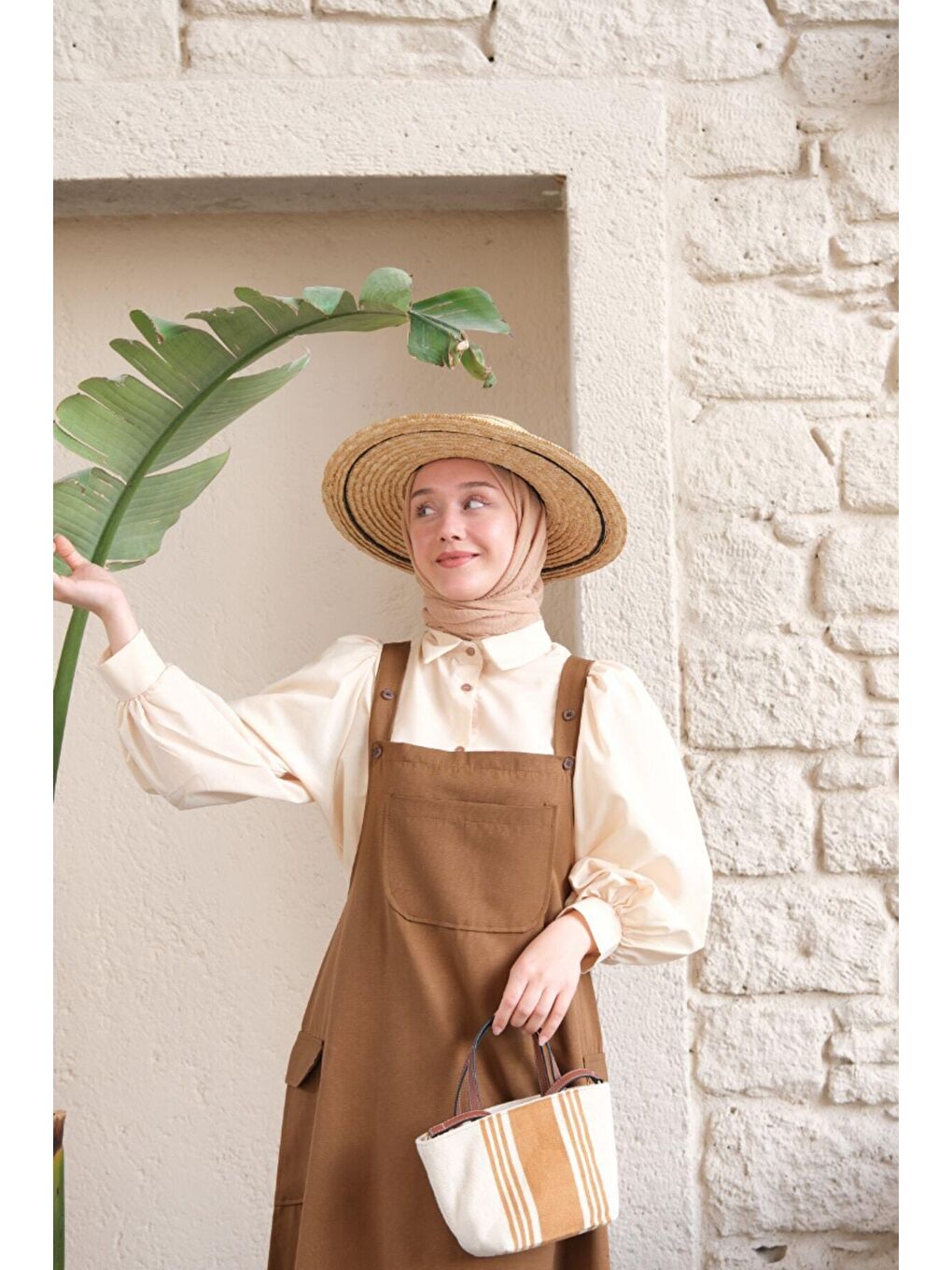 Kahverengi Acı Kahve Keten Etekli Salopet & Krem Klasik Yaka Crop Gömlek-5