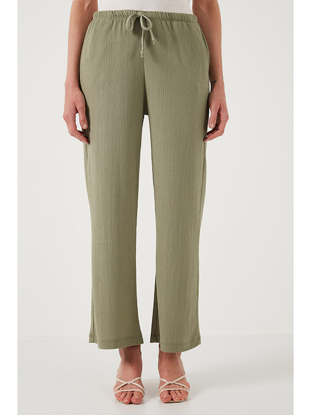 Yeşil Regular Fit Normal Bel Geniş Paça Pantolon 5866117-2