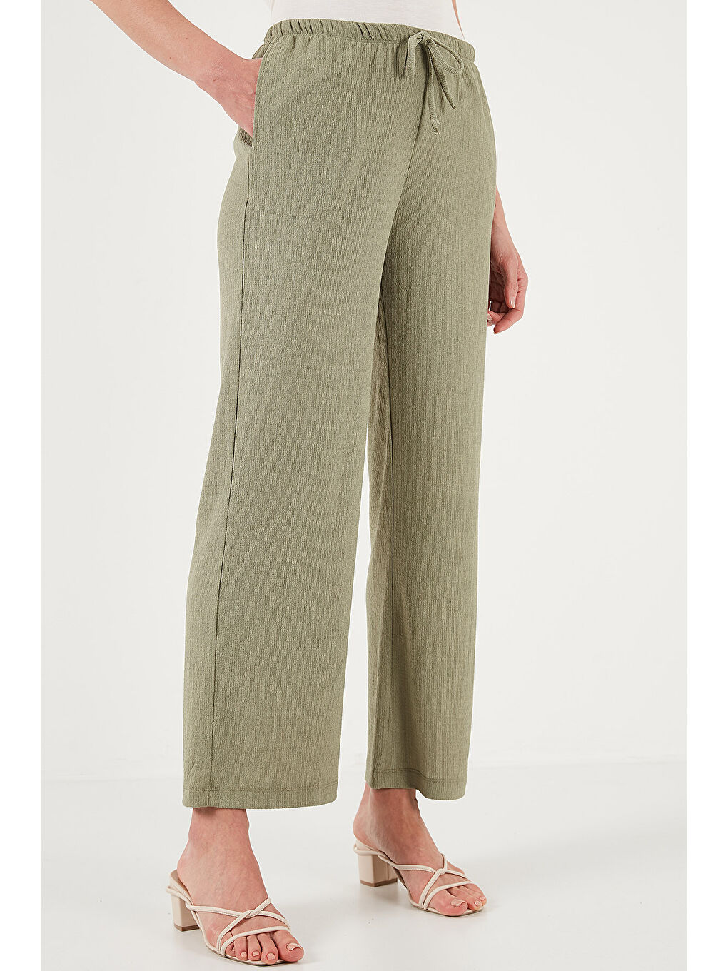 Yeşil Regular Fit Normal Bel Geniş Paça Pantolon 5866117-4