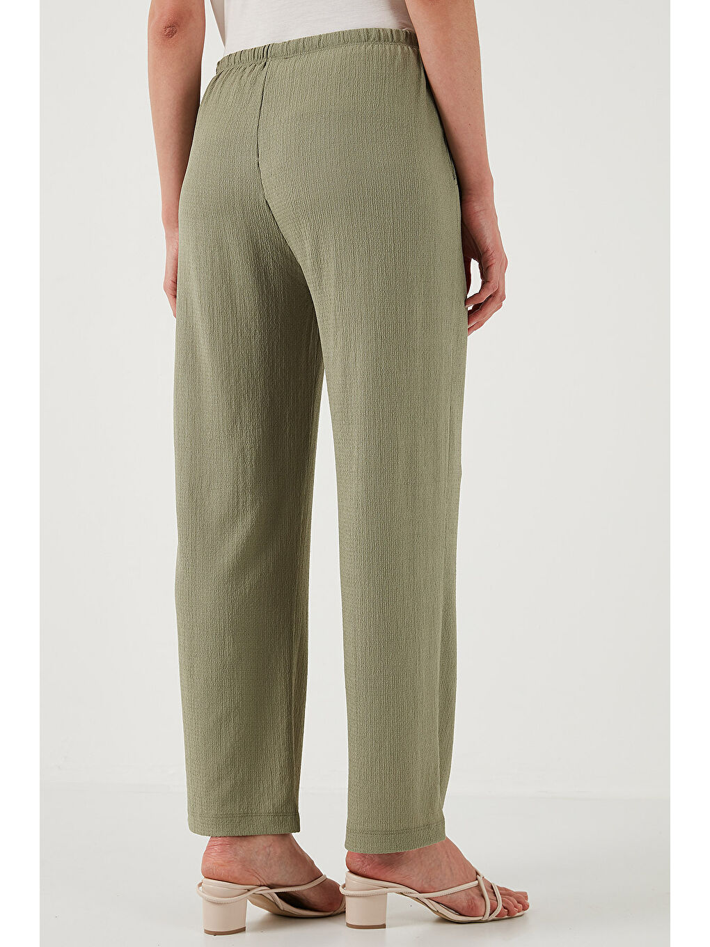 Yeşil Regular Fit Normal Bel Geniş Paça Pantolon 5866117-6