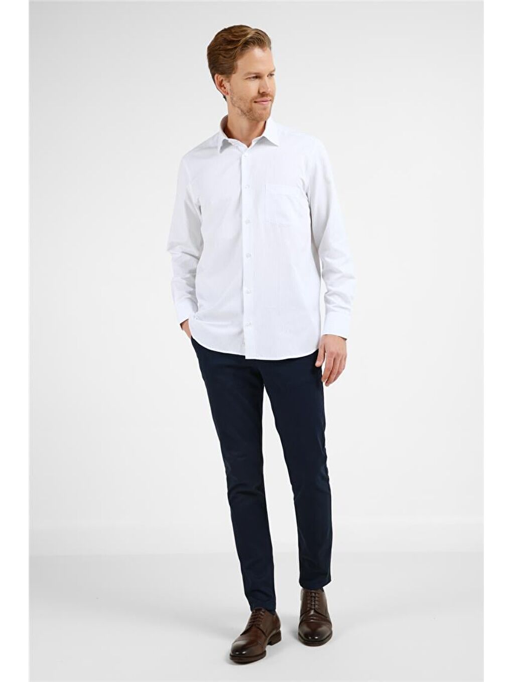 Beyaz - Lila Çizgili Desen Sert Yaka Uzun Kol Cepli Comfort Fit Pamuklu Gömlek 1004255274-1