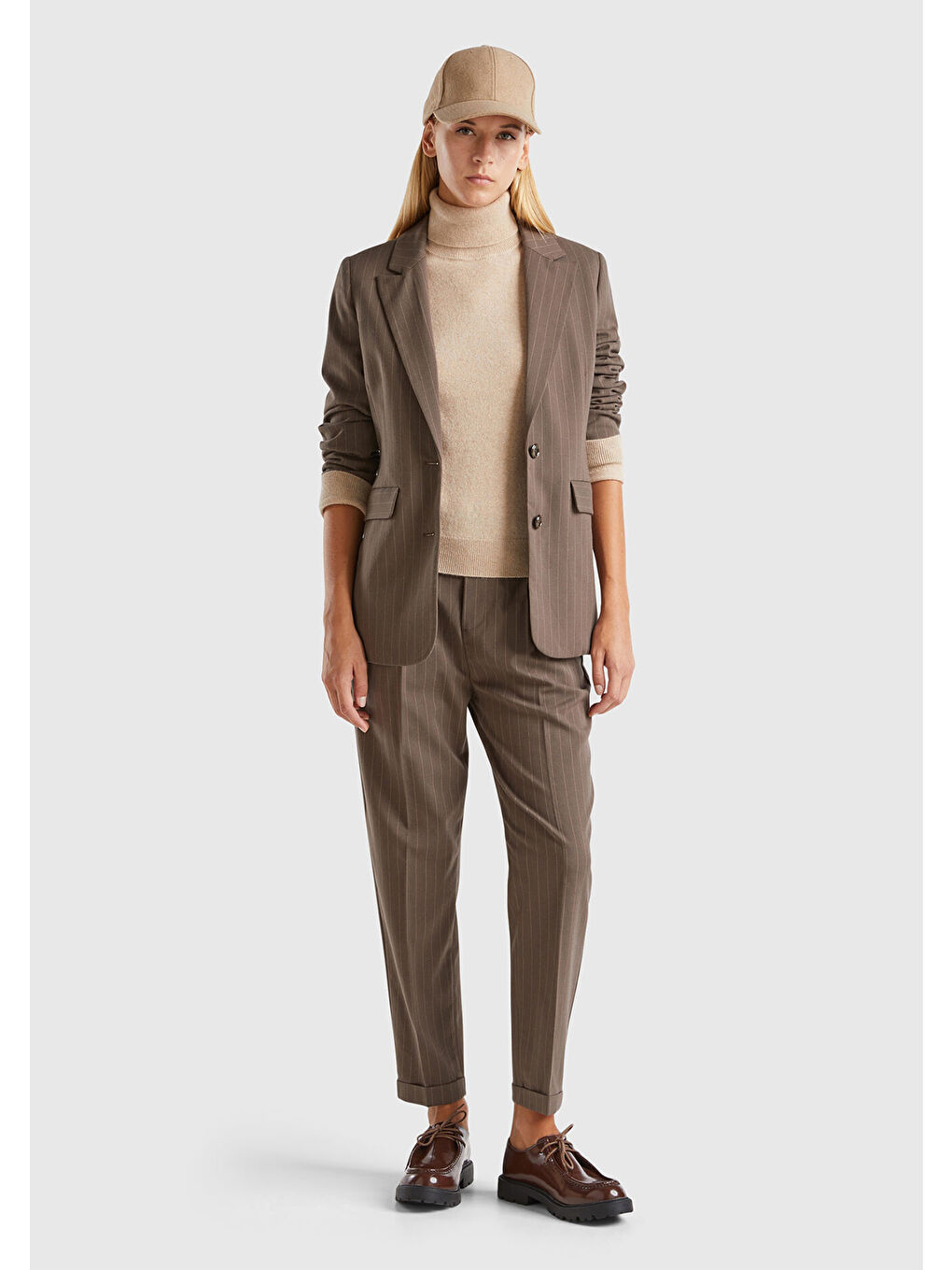 Kahverengi Kadın Taba Viskoz Karışımlı Düğme Kapamalı Çizgili Sivri Yaka Blazer Ceket