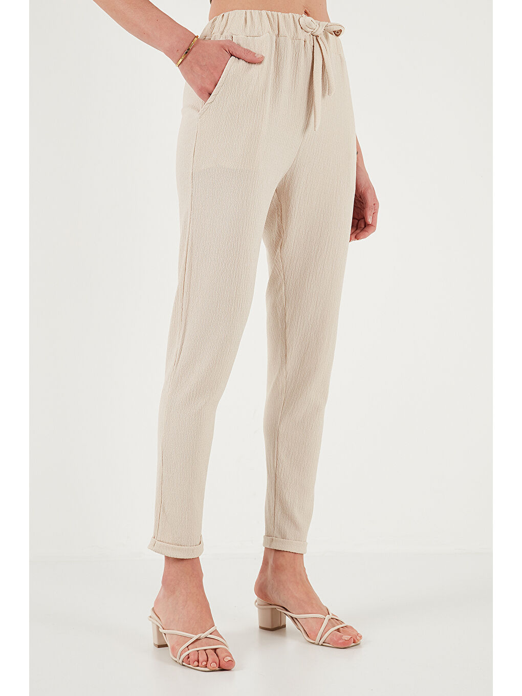 Bej Belden Bağlamalı Cepli Kısa Paça Dar Kesim Pantolon 5869017-1