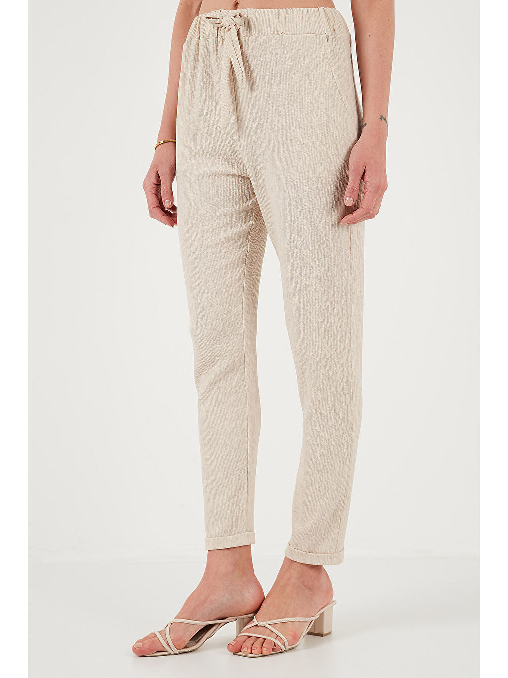 Bej Belden Bağlamalı Cepli Kısa Paça Dar Kesim Pantolon 5869017-2