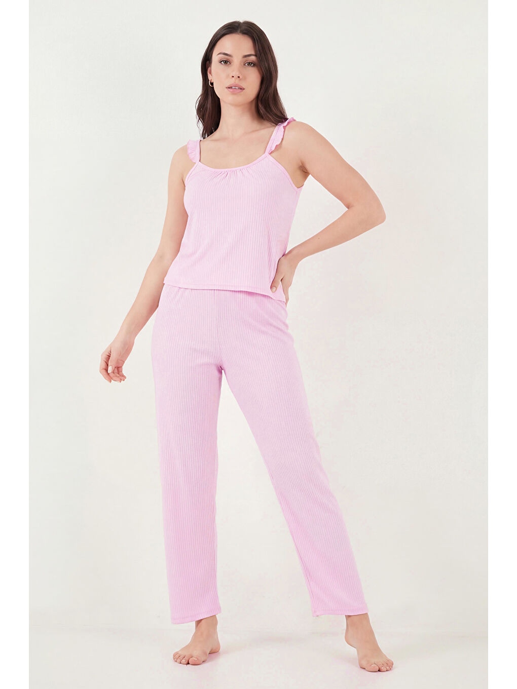 Pembe Fittilli Normal Kalıp Yuvarlak Yaka Fırfır Detaylı İnce Askılı Pijama Takımı 65770715-1