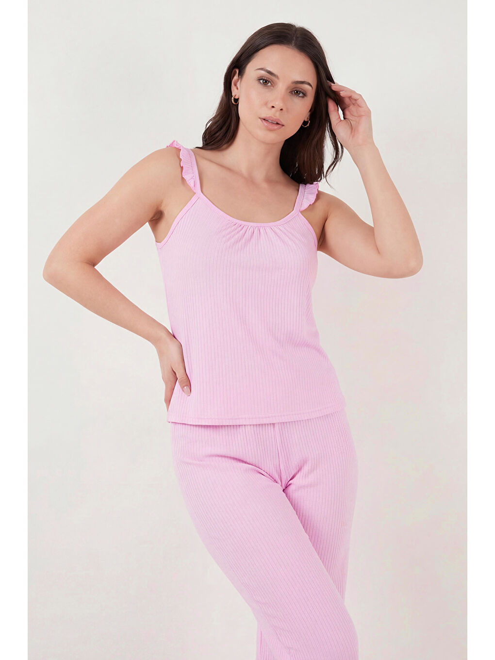 Pembe Fittilli Normal Kalıp Yuvarlak Yaka Fırfır Detaylı İnce Askılı Pijama Takımı 65770715-2