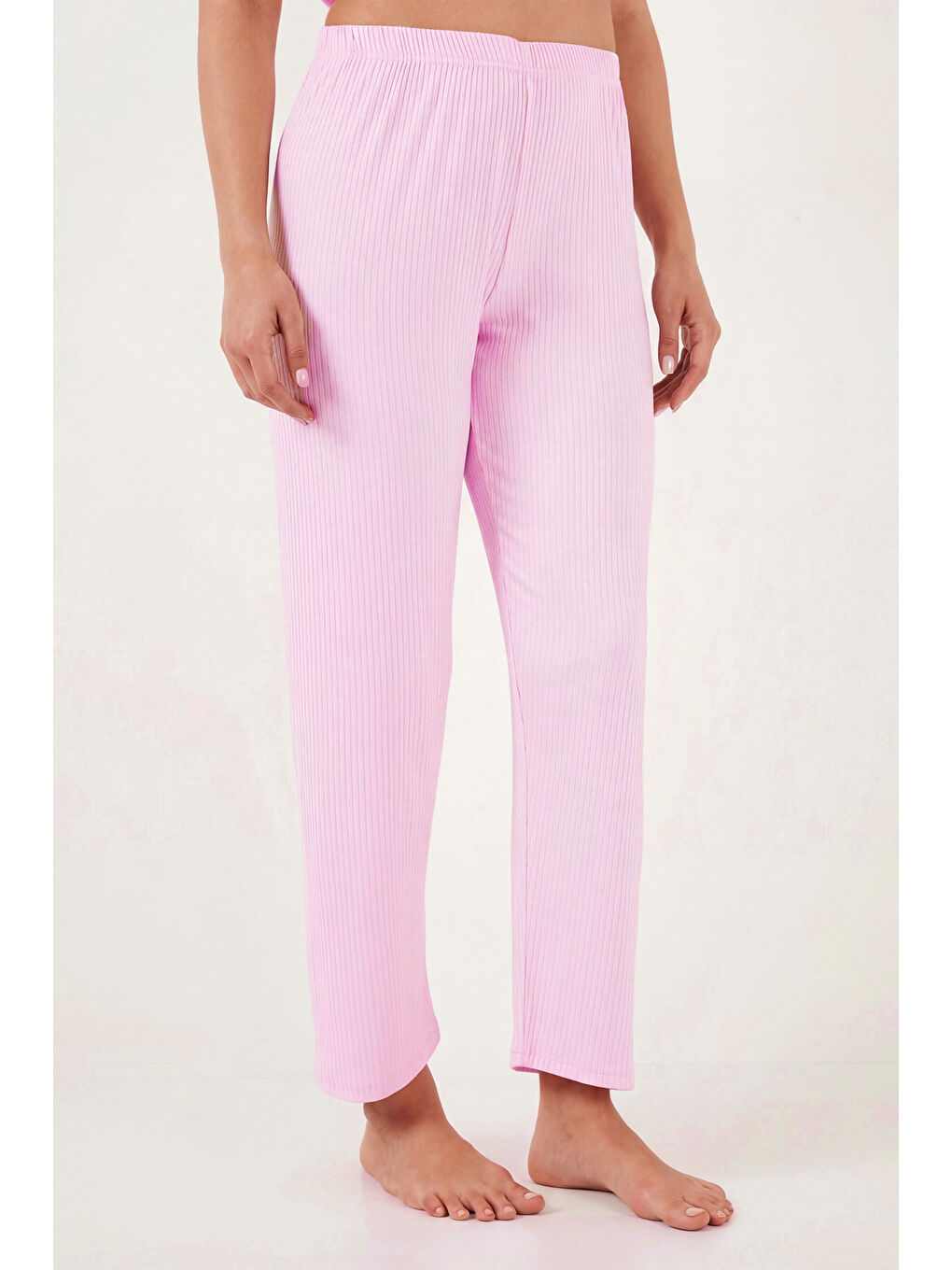 Pembe Fittilli Normal Kalıp Yuvarlak Yaka Fırfır Detaylı İnce Askılı Pijama Takımı 65770715-4