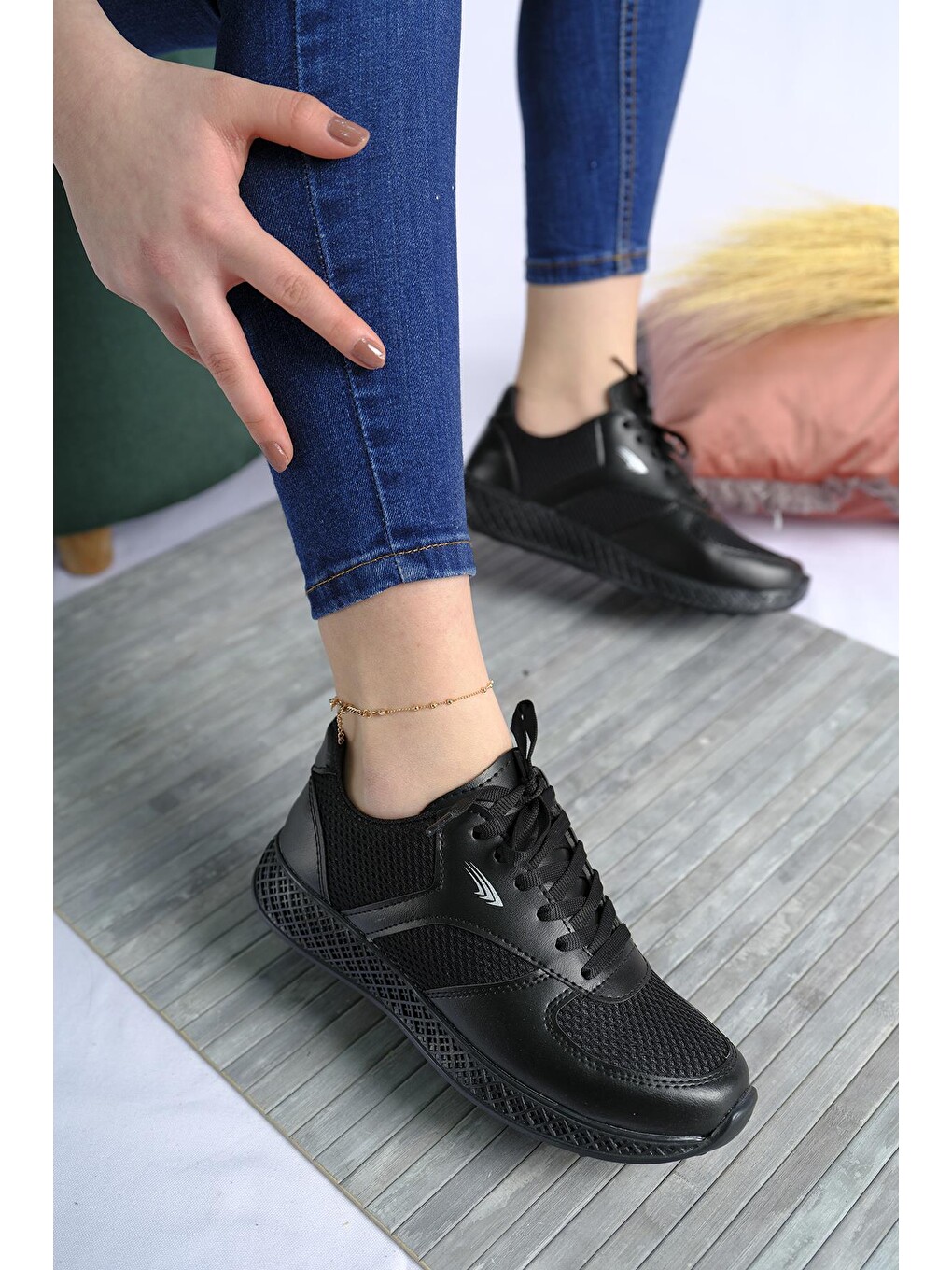Siyah Monica Kalın Taban Fileli Kadın Sneaker-1