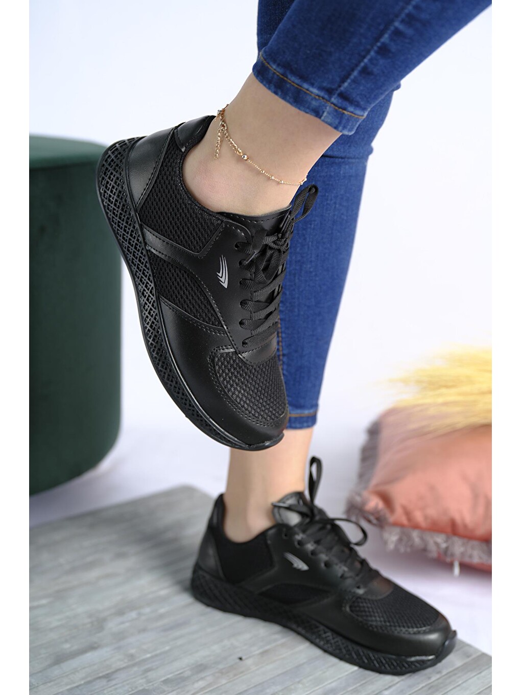 Siyah Monica Kalın Taban Fileli Kadın Sneaker-3