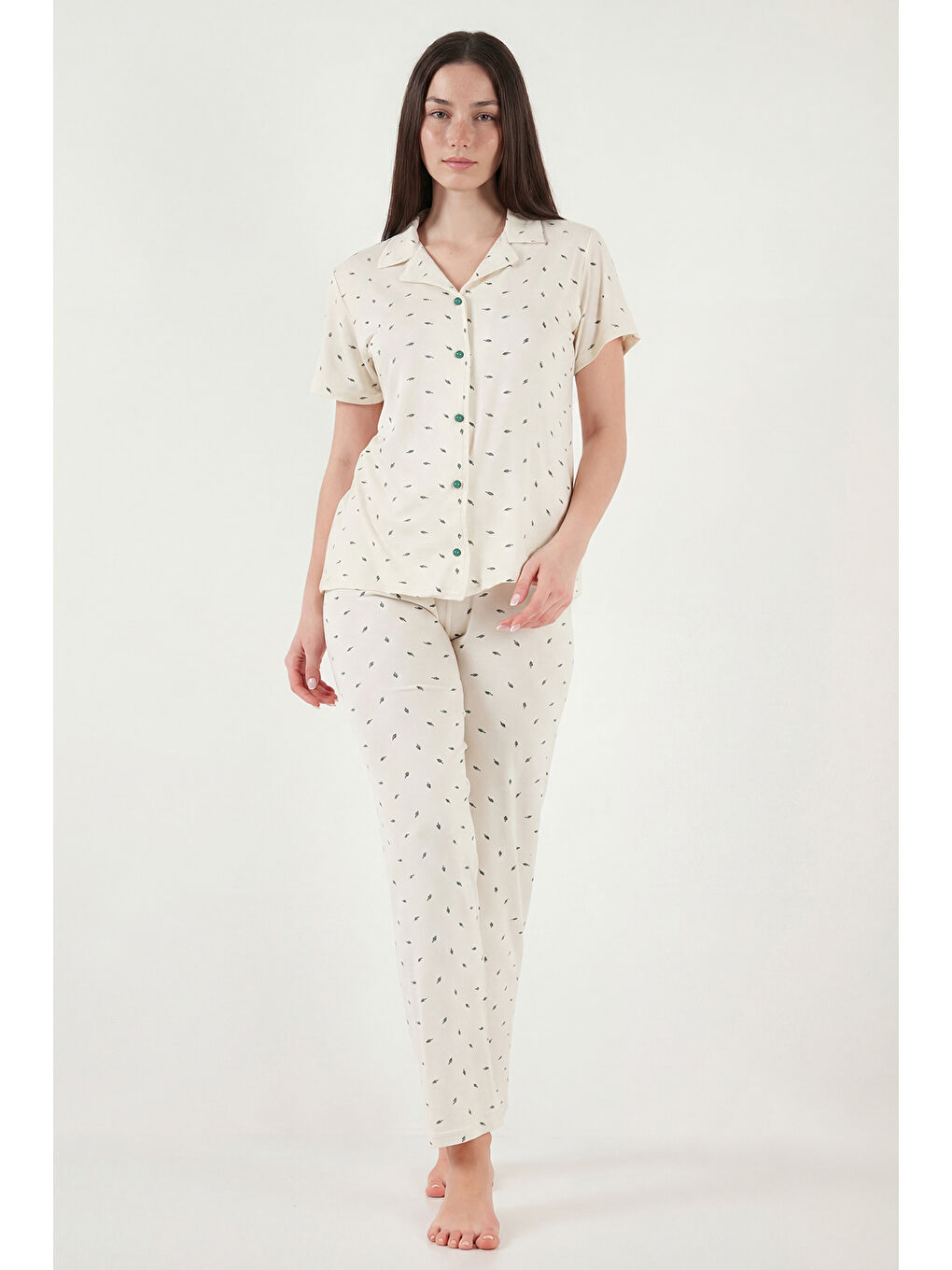 Bej Desenli Yumuşak Dokulu Regular Fit Düğmeli Kısa Kollu Kadın Pijama Takımı 65750101Y-1