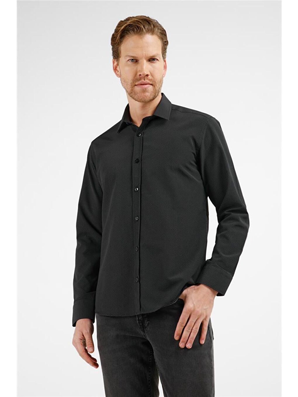 Siyah - Beyaz Kendinden Desenli Sert Yaka Uzun Kol Cepsiz Slim Fit Pamuklu Gömlek 1004255216