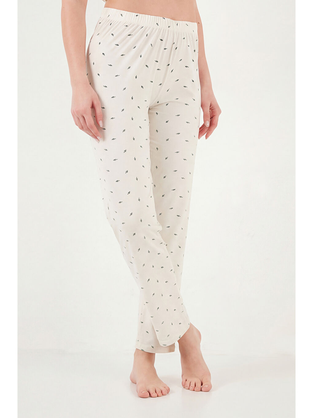 Bej Desenli Yumuşak Dokulu Regular Fit Düğmeli Kısa Kollu Kadın Pijama Takımı 65750101Y-4