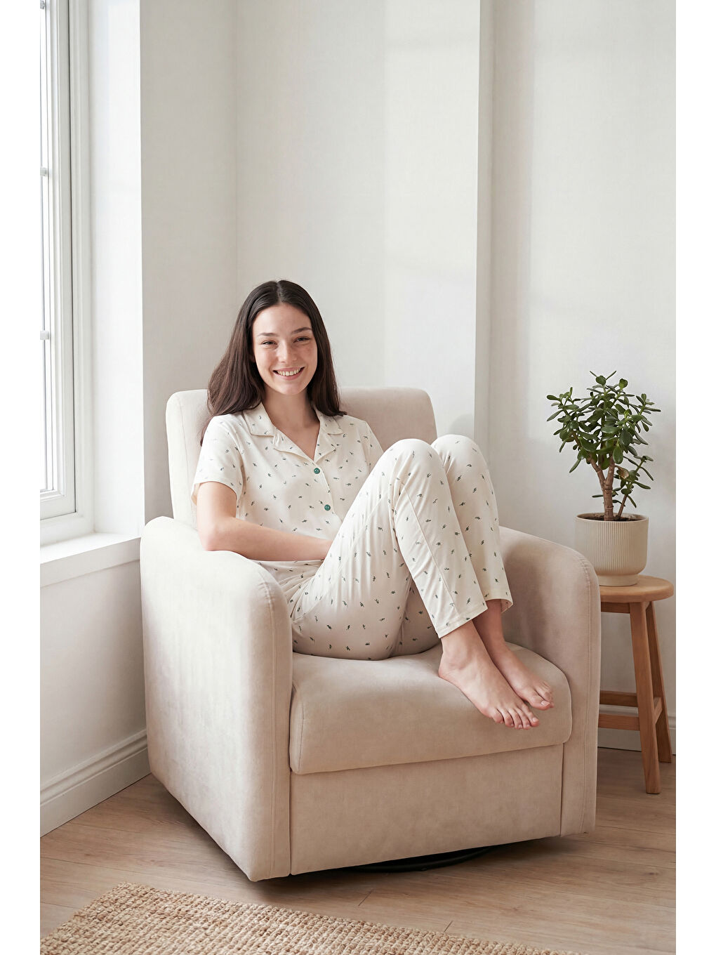 Bej Desenli Yumuşak Dokulu Regular Fit Düğmeli Kısa Kollu Kadın Pijama Takımı 65750101Y-5