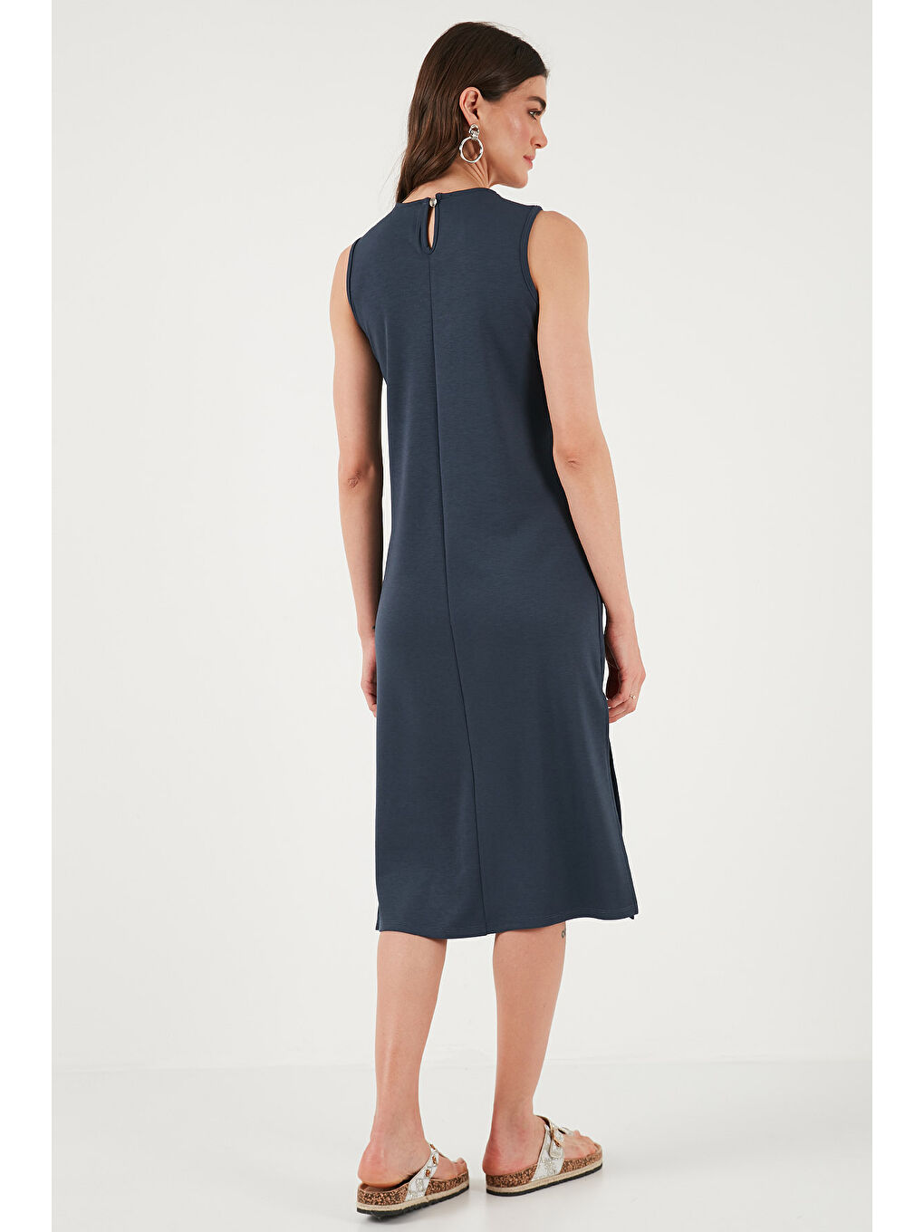 Gri Regular Fit Bisiklet Yaka Yırtmaç Detaylı Basic Midi Elbise 5866160-6