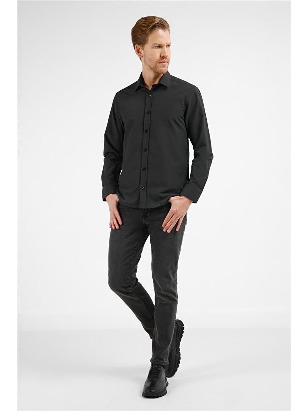 Siyah - Beyaz Kendinden Desenli Sert Yaka Uzun Kol Cepsiz Slim Fit Pamuklu Gömlek 1004255216-1