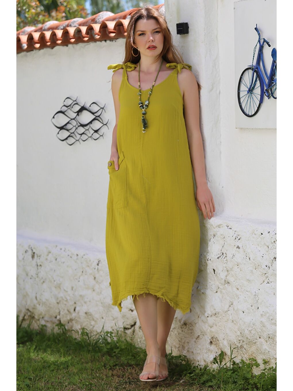 Yeşil Limon Küfü Rengi V Yaka Askılı Bağlamalı Cepli Pis Dikişli Müslin Asimetrik Dokuma Elbise 115 55-1