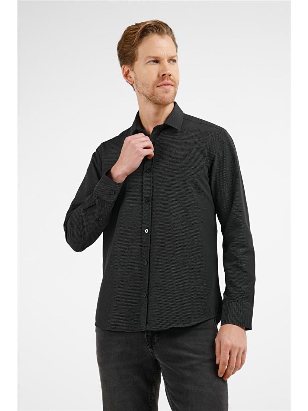 Siyah - Beyaz Kendinden Desenli Sert Yaka Uzun Kol Cepsiz Slim Fit Pamuklu Gömlek 1004255216-2