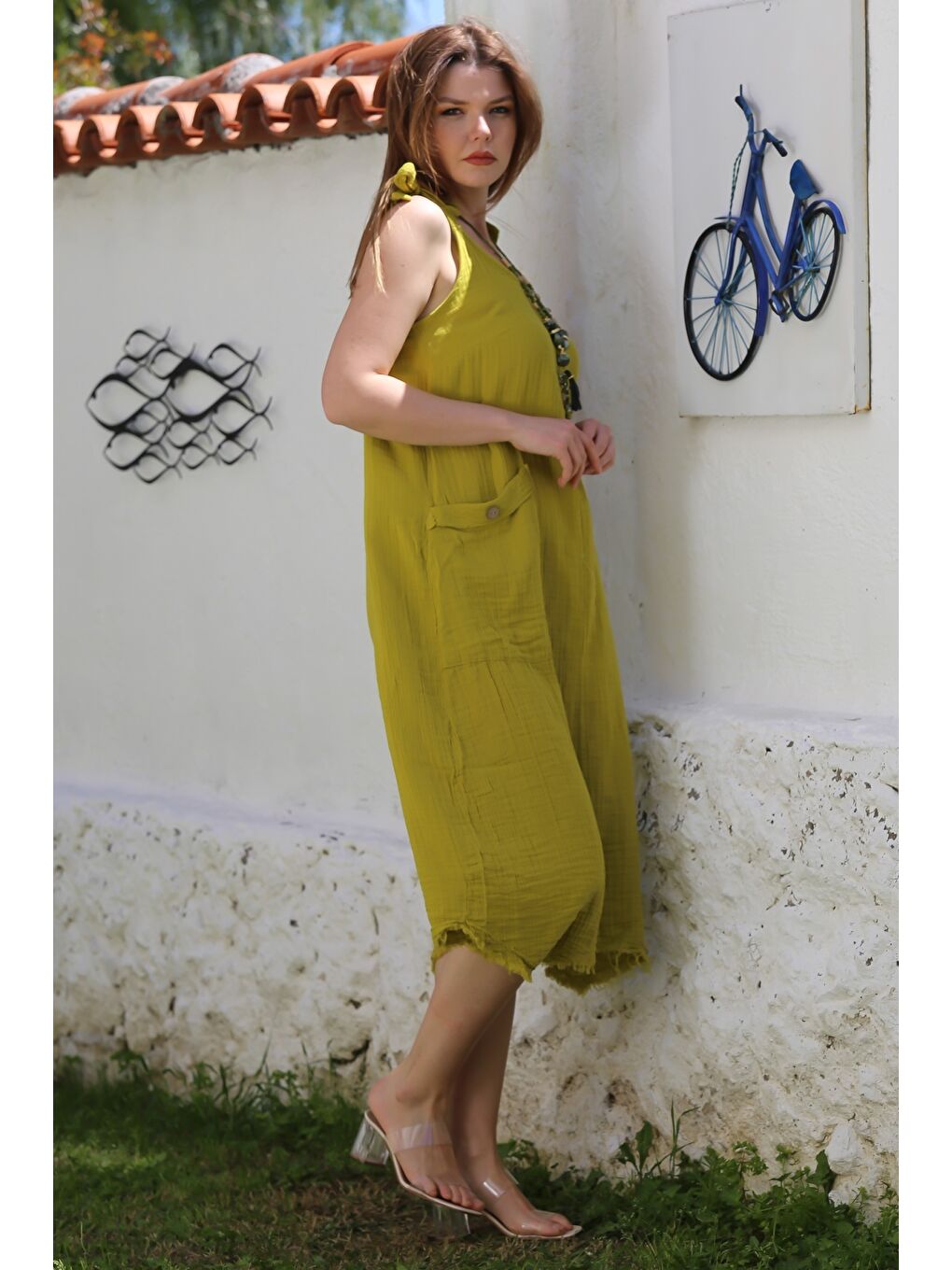 Yeşil Limon Küfü Rengi V Yaka Askılı Bağlamalı Cepli Pis Dikişli Müslin Asimetrik Dokuma Elbise 115 55-3